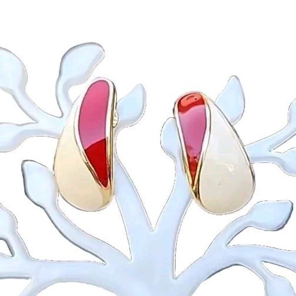VTG Trifari Signed Enamele Goldtone Metal Cream &Red Colorblock Clipon Earrings